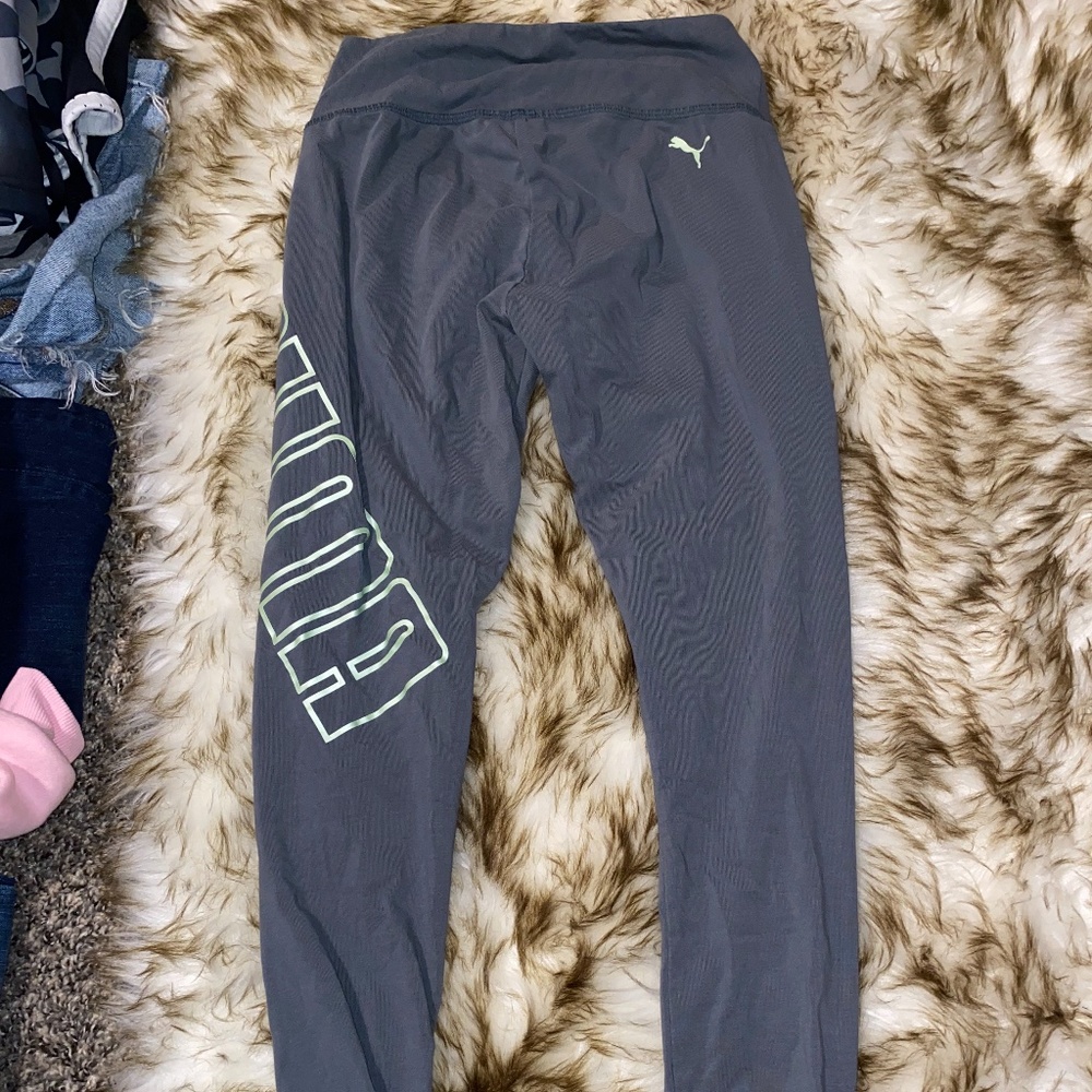 PUMA women’s Capri leggings size XS